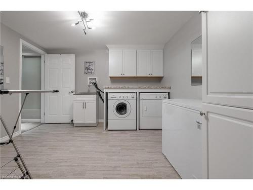 687 Kipps Lane, London, ON - Indoor Photo Showing Laundry Room