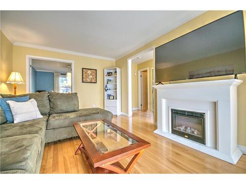 673 Woodcrest Boulevard, London, ON - Indoor Photo Showing Living Room With Fireplace