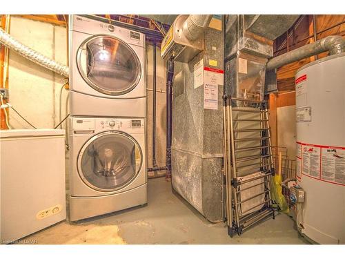 673 Woodcrest Boulevard, London, ON - Indoor Photo Showing Laundry Room