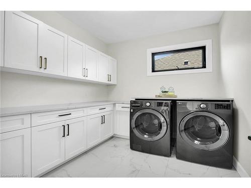 3447 Silverleaf Chase, London, ON - Indoor Photo Showing Laundry Room