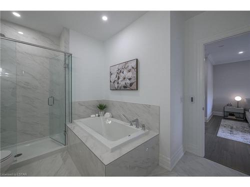 212-460 Callaway Road, London, ON - Indoor Photo Showing Bathroom
