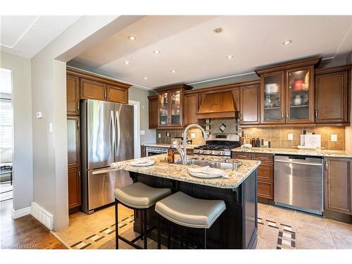 709 Galloway Crescent, London, ON - Indoor Photo Showing Kitchen With Upgraded Kitchen