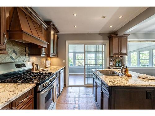 709 Galloway Crescent, London, ON - Indoor Photo Showing Kitchen With Double Sink With Upgraded Kitchen