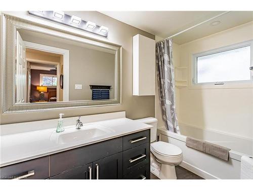 30 Springfield Crescent, London, ON - Indoor Photo Showing Bathroom