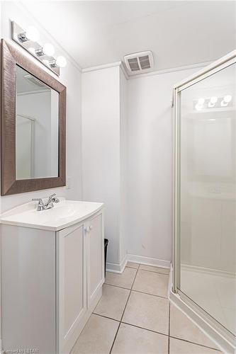 30 Springfield Crescent, London, ON - Indoor Photo Showing Bathroom