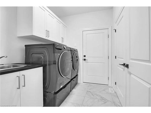 1543 Moe Norman Place, London, ON - Indoor Photo Showing Laundry Room