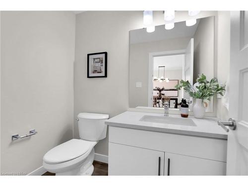 6893 Royal Magnolia Avenue, London, ON - Indoor Photo Showing Bathroom