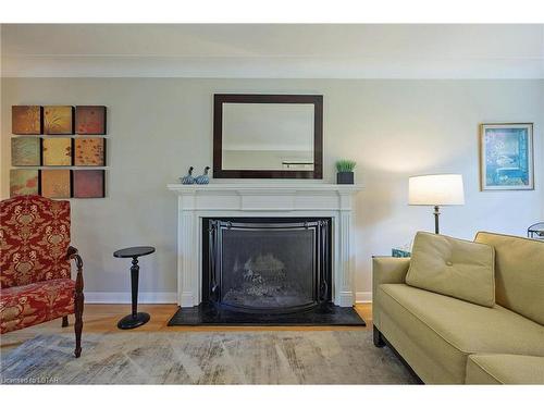 26 Abbey Rise, London, ON - Indoor Photo Showing Living Room With Fireplace