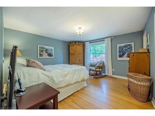 26 Abbey Rise, London, ON - Indoor Photo Showing Bedroom