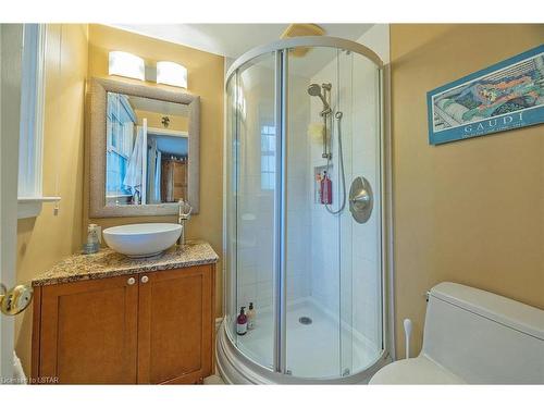 26 Abbey Rise, London, ON - Indoor Photo Showing Bathroom