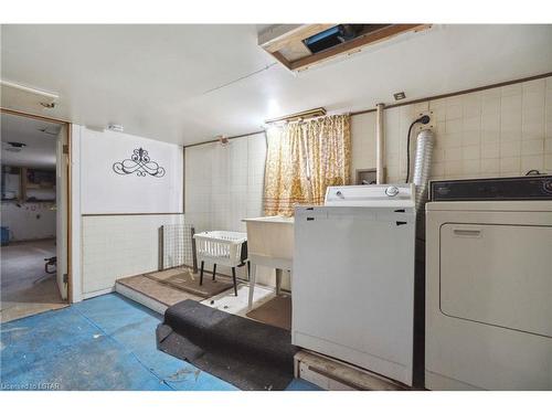 356 Exmouth Street, Sarnia, ON - Indoor Photo Showing Laundry Room