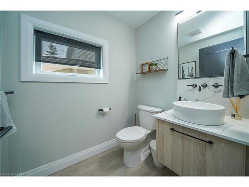 12 Warwick Avenue, Grand Bend, ON - Indoor Photo Showing Bathroom