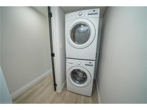 12 Warwick Avenue, Grand Bend, ON - Indoor Photo Showing Laundry Room