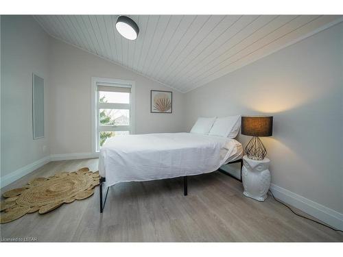 12 Warwick Avenue, Grand Bend, ON - Indoor Photo Showing Bedroom