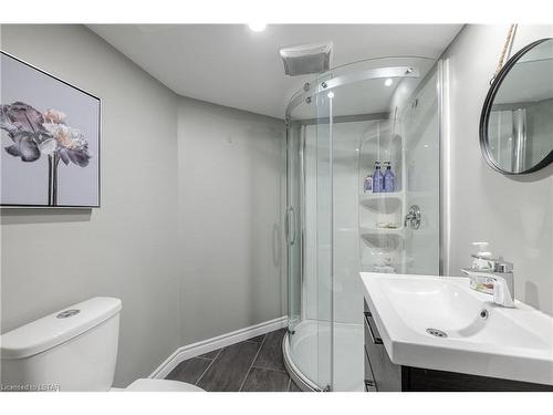 858 Silverfox Crescent, London, ON - Indoor Photo Showing Bathroom