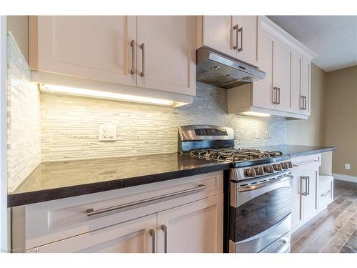 2087 Cherrywood Trail, London, ON - Indoor Photo Showing Kitchen With Upgraded Kitchen