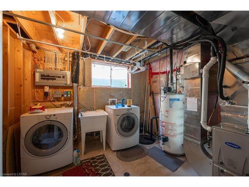 2107 Beaverbrook Avenue, London, ON - Indoor Photo Showing Laundry Room