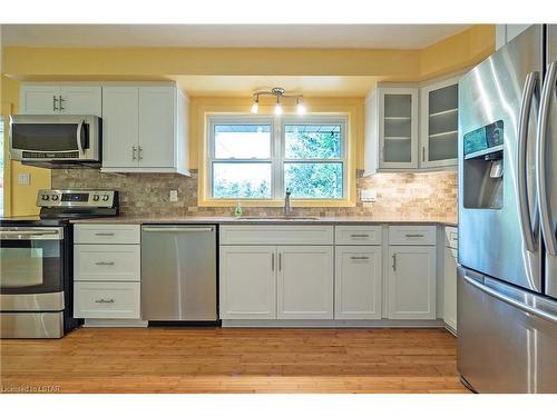 391 Lynden Crescent, London, ON - Indoor Photo Showing Kitchen With Upgraded Kitchen