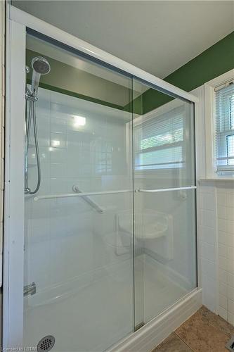 391 Lynden Crescent, London, ON - Indoor Photo Showing Bathroom