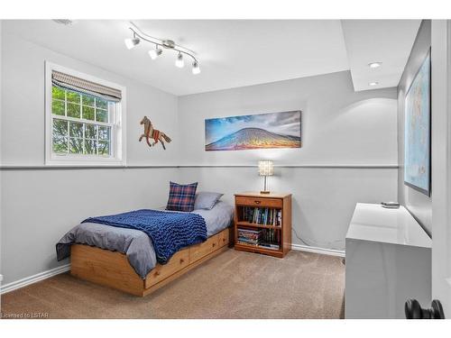 2274 Sunningdale Road W, London, ON - Indoor Photo Showing Bedroom