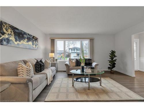 53 Archer Crescent, London, ON - Indoor Photo Showing Living Room