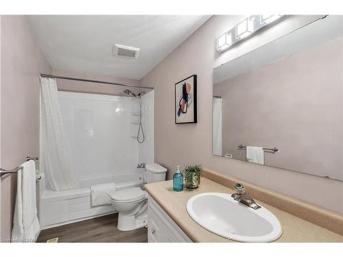 53 Archer Crescent, London, ON - Indoor Photo Showing Bathroom