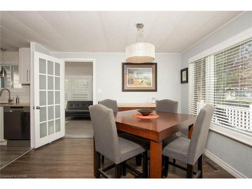131 Sunningdale Place, Grand Bend, ON - Indoor Photo Showing Dining Room