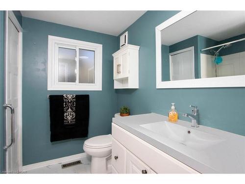 131 Sunningdale Place, Grand Bend, ON - Indoor Photo Showing Bathroom