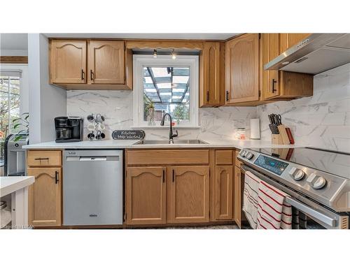 569 Elm Street, St. Thomas, ON - Indoor Photo Showing Kitchen With Double Sink