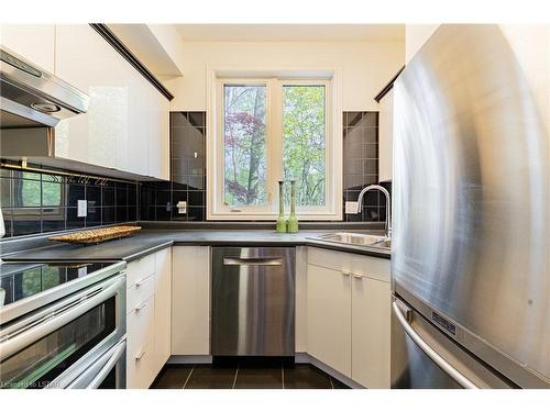 99 Fitzwilliam Boulevard, London, ON - Indoor Photo Showing Kitchen