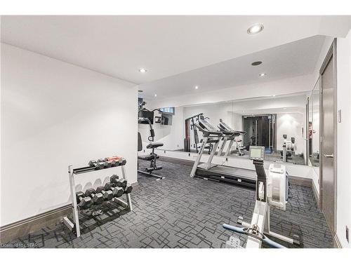 99 Fitzwilliam Boulevard, London, ON - Indoor Photo Showing Gym Room