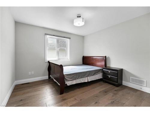 2288 Red Thorne Avenue, London, ON - Indoor Photo Showing Bedroom