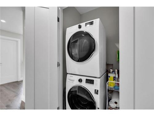 2288 Red Thorne Avenue, London, ON - Indoor Photo Showing Laundry Room