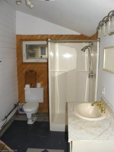 6342 London Road, Kettle Point, ON - Indoor Photo Showing Bathroom