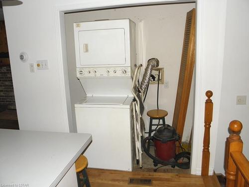 6342 London Road, Kettle Point, ON - Indoor Photo Showing Laundry Room