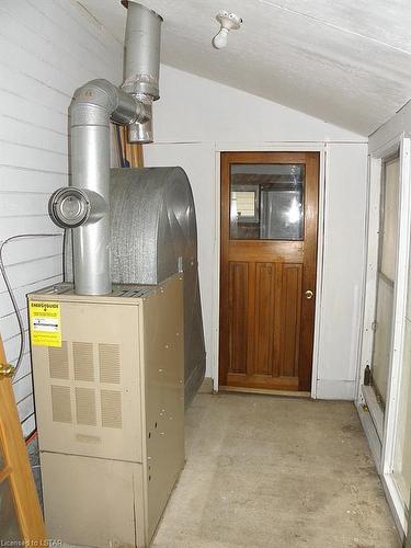 6342 London Road, Kettle Point, ON - Indoor Photo Showing Basement