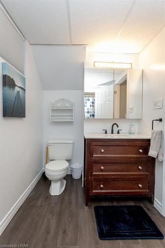 24 Flora Street, St. Thomas, ON - Indoor Photo Showing Bathroom