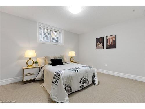 968 Medway Park Drive, London, ON - Indoor Photo Showing Bedroom