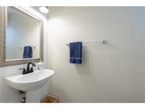 203 Emerald Road, London, ON - Indoor Photo Showing Bathroom