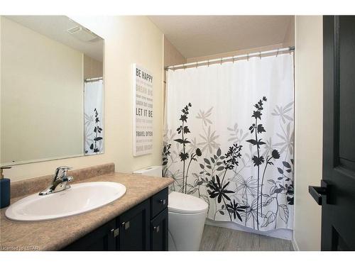 660 Reid Crescent, Listowel, ON - Indoor Photo Showing Bathroom