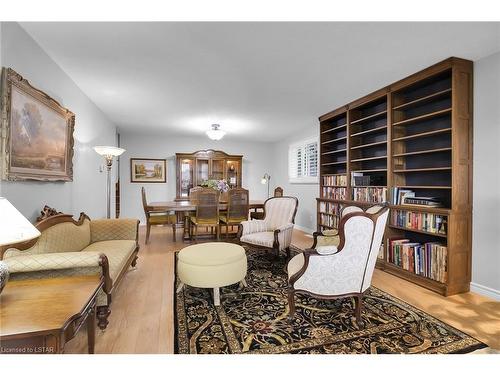 501 Base Line Road E, London, ON - Indoor Photo Showing Living Room