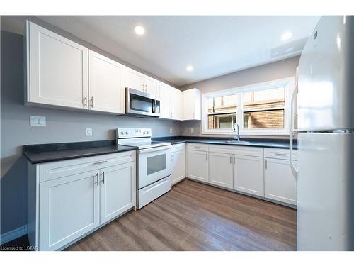 291 Steele Street, London, ON - Indoor Photo Showing Kitchen With Double Sink