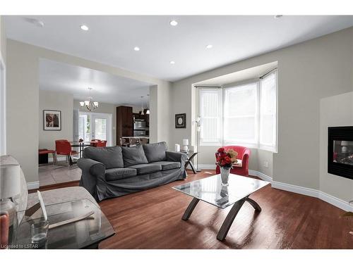 18 Belgrave Avenue, London, ON - Indoor Photo Showing Living Room With Fireplace