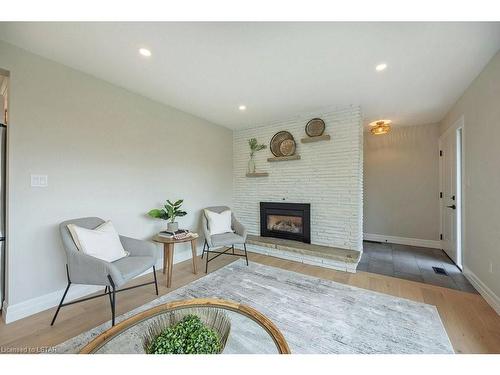 26 Lyndale Avenue, St. Thomas, ON - Indoor Photo Showing Living Room With Fireplace