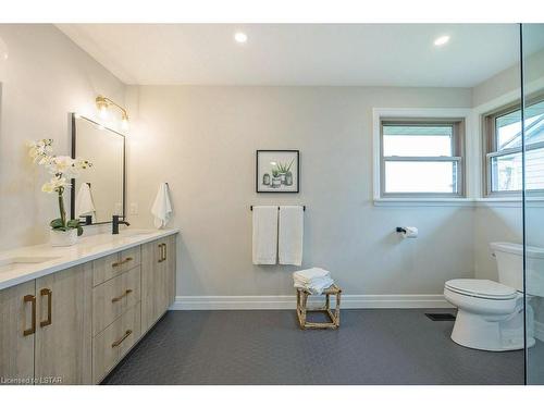 26 Lyndale Avenue, St. Thomas, ON - Indoor Photo Showing Bathroom