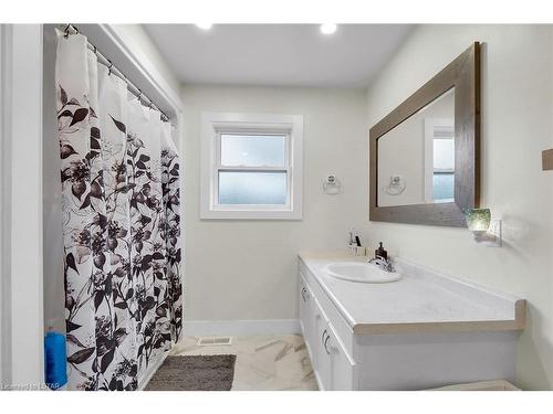 2631 Norfolk County Road 23, Langton, ON - Indoor Photo Showing Bathroom