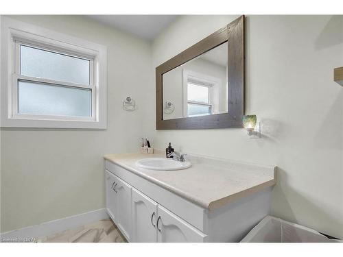 2631 Norfolk County Road 23, Langton, ON - Indoor Photo Showing Bathroom