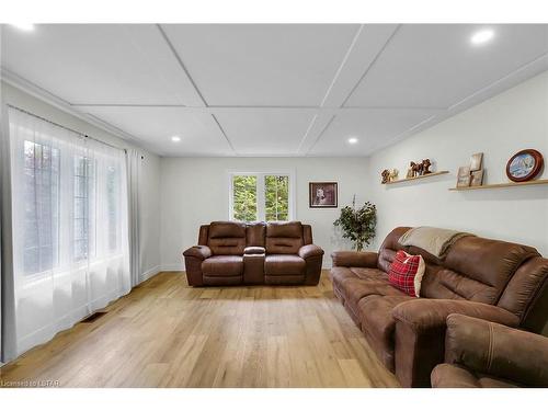 2631 Norfolk County Road 23, Langton, ON - Indoor Photo Showing Living Room