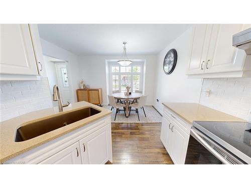 93-1061 Eagletrace Drive, London, ON - Indoor Photo Showing Kitchen