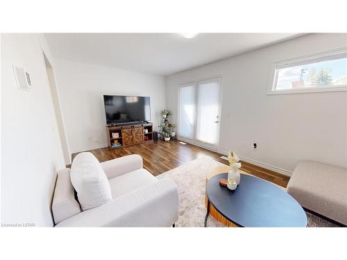 93-1061 Eagletrace Drive, London, ON - Indoor Photo Showing Living Room